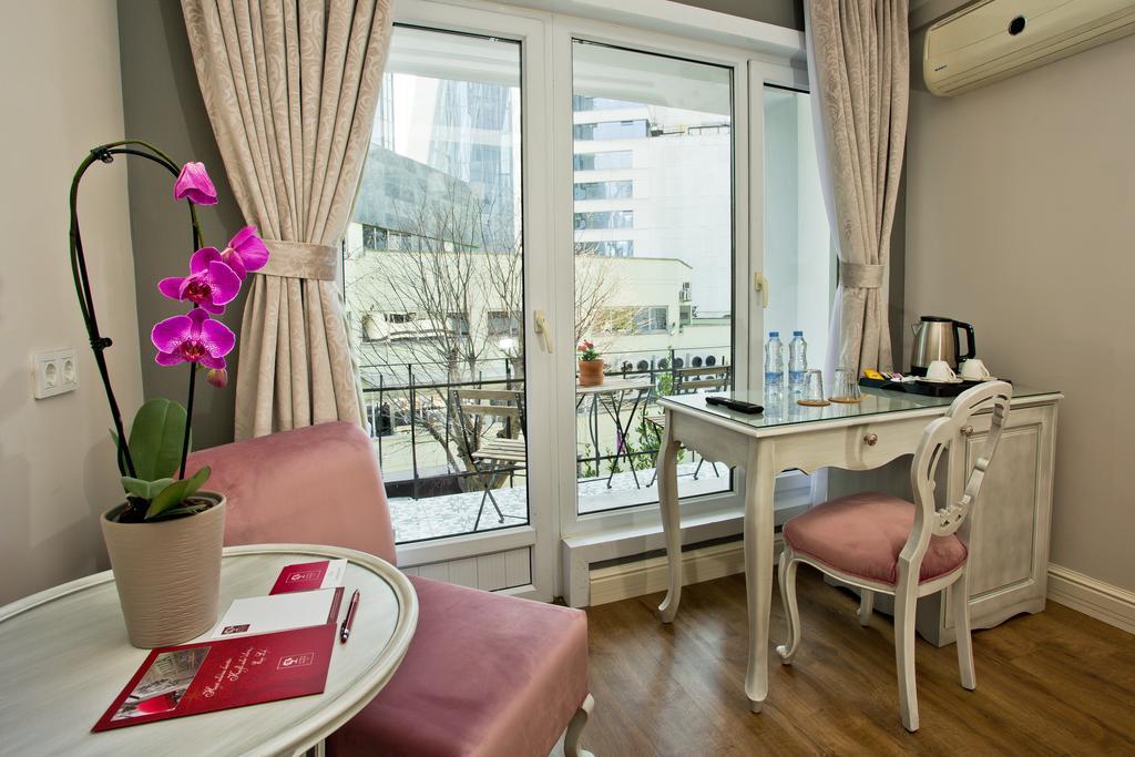 Blanche Hotel&garden Pool 3*